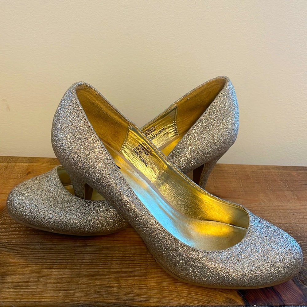 Pre-Owned Gold Sparkling Kitten Heels